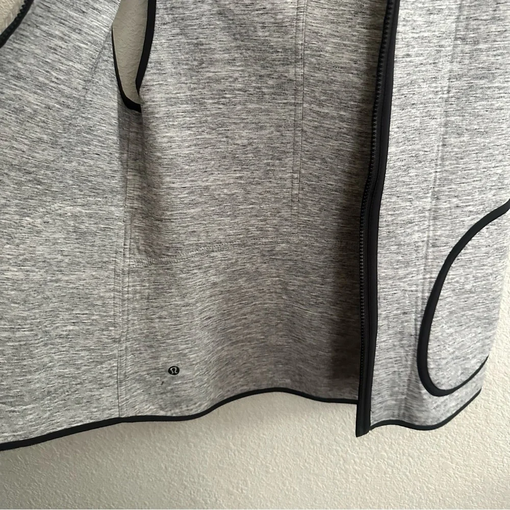 Lululemon Gray Sleeveless Hoodie Vest size 4 - Picture 3 of 5